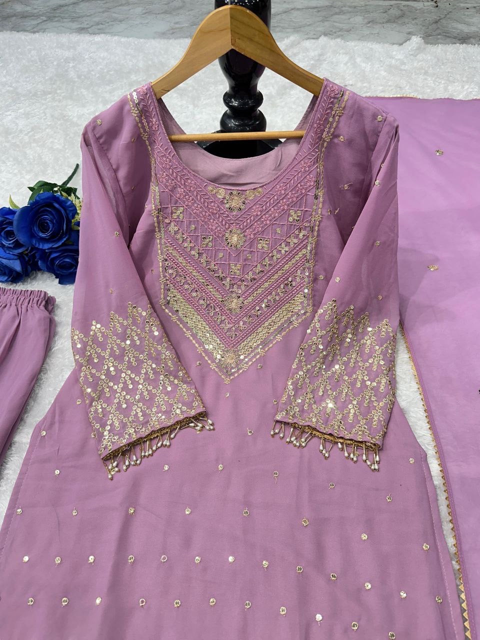 HAVY FOUX GOARGATYE WITH HAVY EMBROIDERY WORK