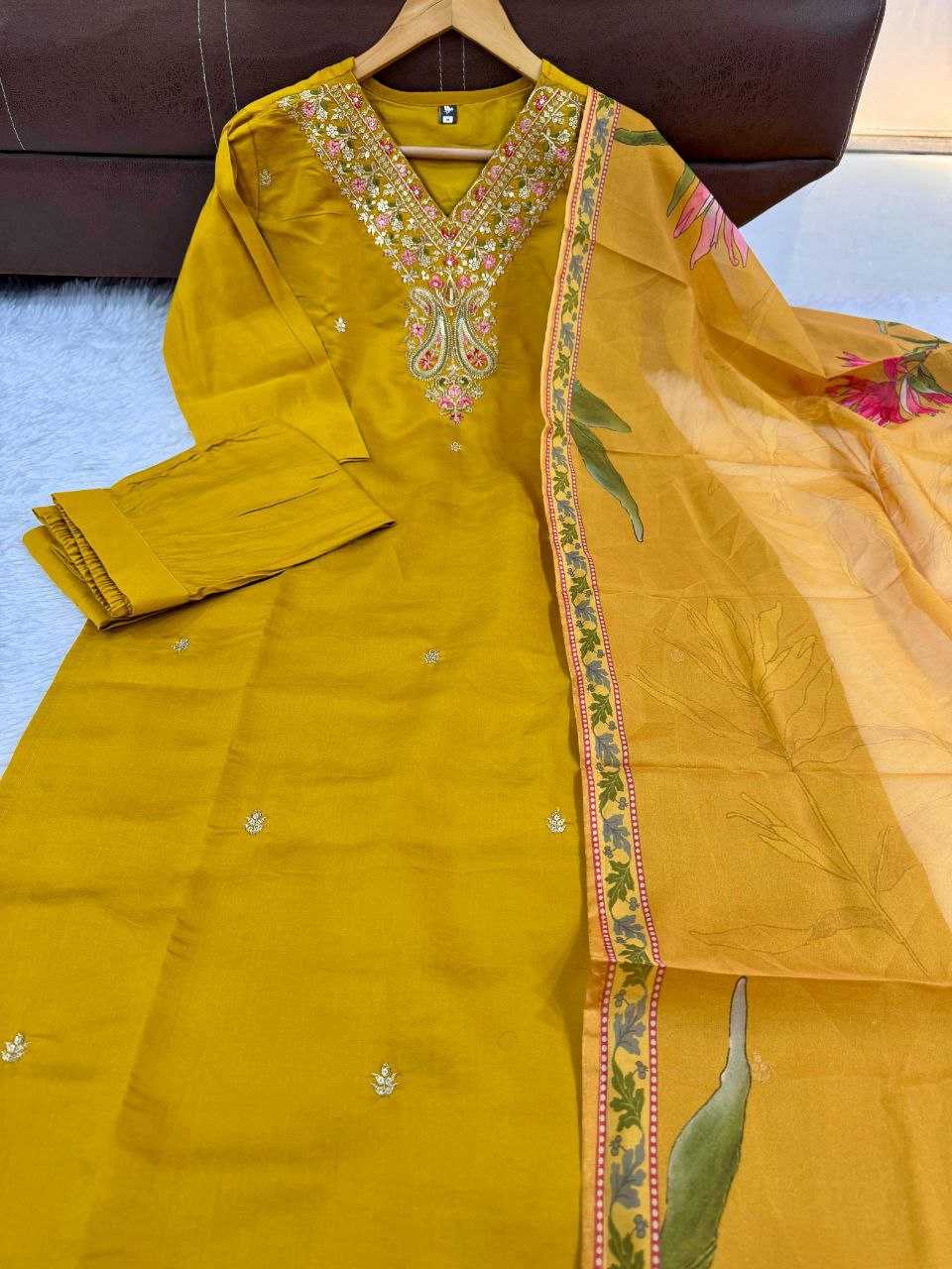 Suits & Dresses Wholesale Ladies Suits Chanderi Suit Designer Suits Manufacturer