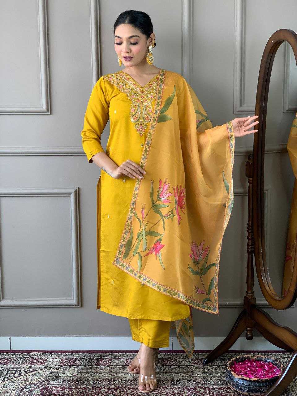 Suits & Dresses Wholesale Ladies Suits Chanderi Suit Designer Suits Manufacturer